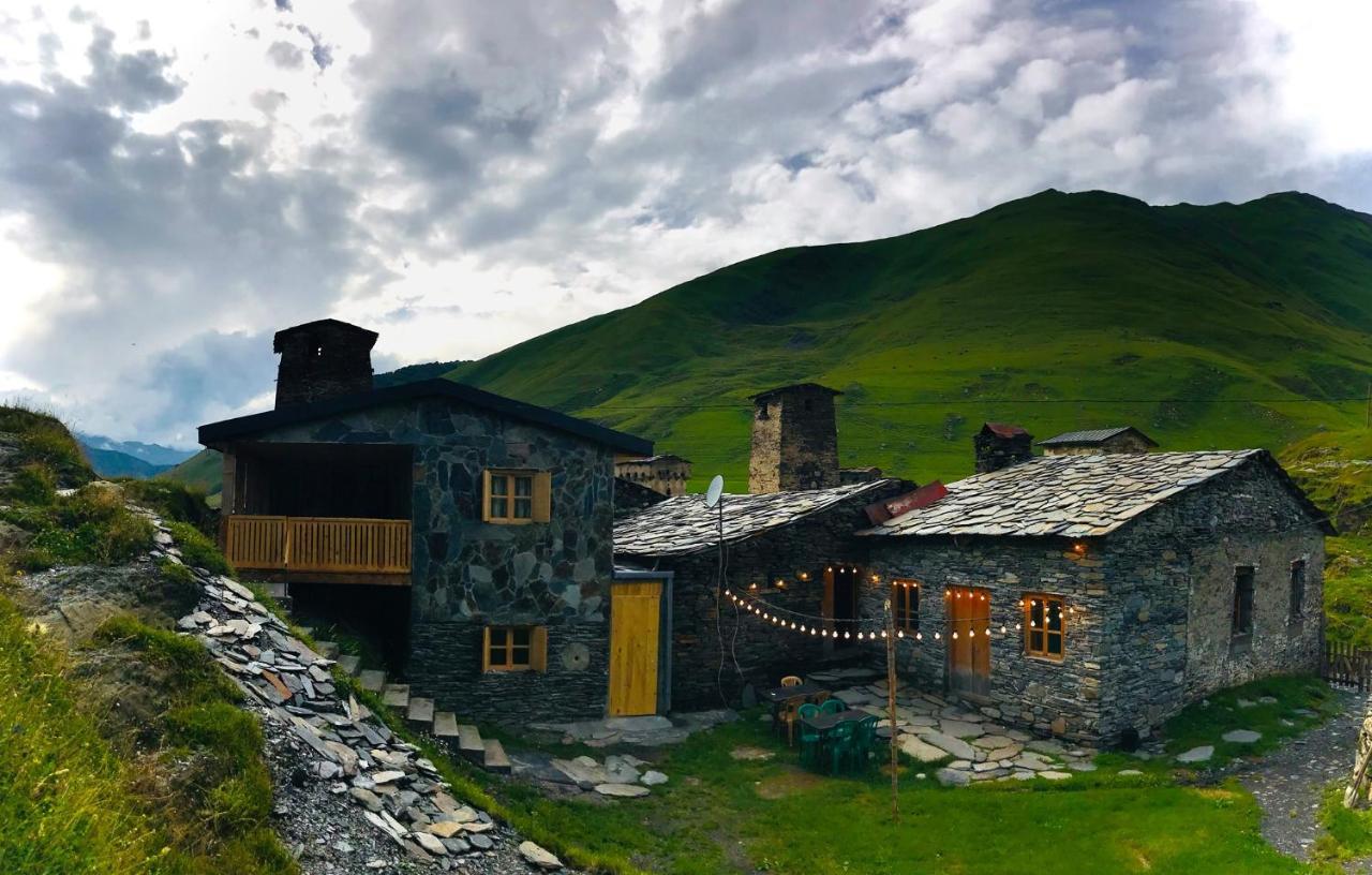 ホテル Ushguli 12 Century エクステリア 写真