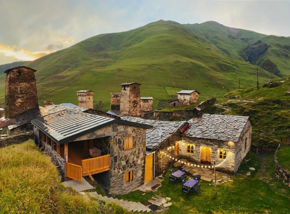 ホテル Ushguli 12 Century エクステリア 写真