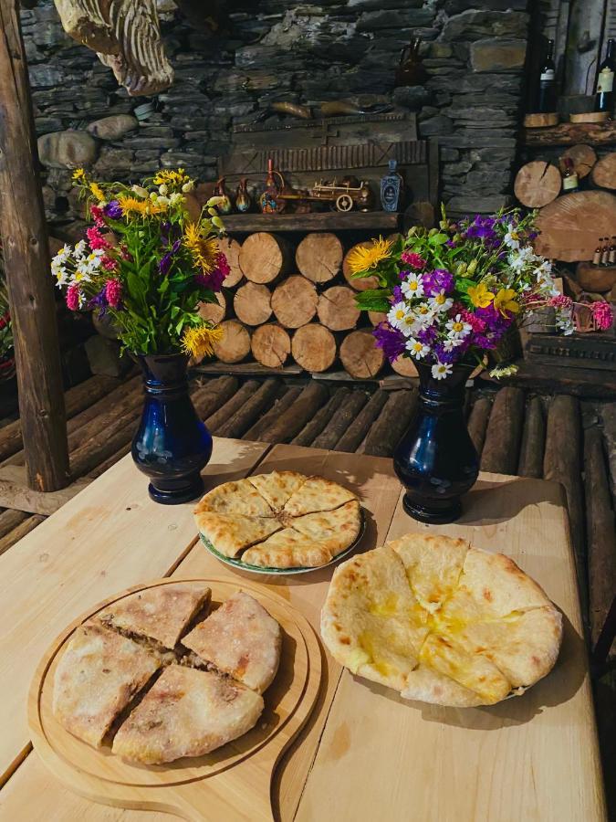 ホテル Ushguli 12 Century エクステリア 写真