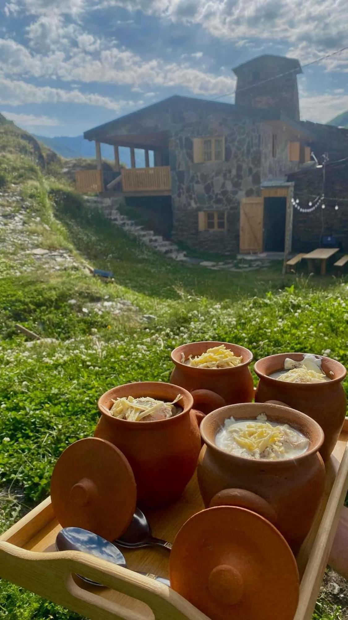 ホテル Ushguli 12 Century エクステリア 写真