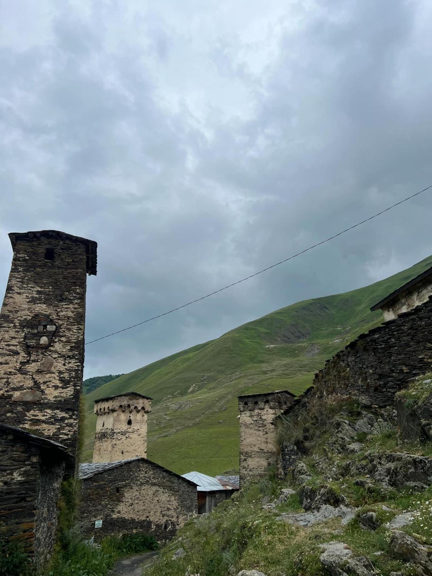 ホテル Ushguli 12 Century エクステリア 写真