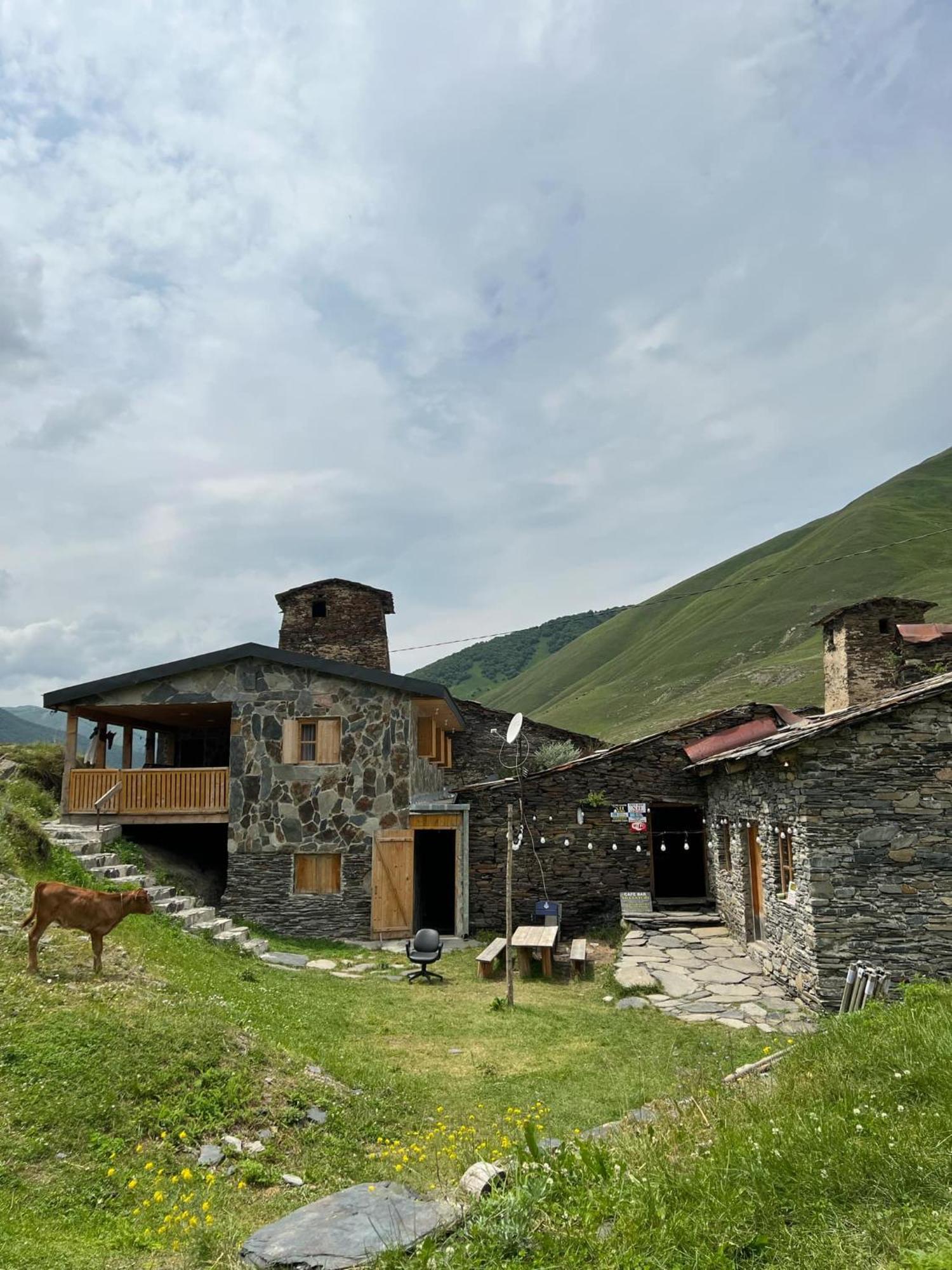 ホテル Ushguli 12 Century エクステリア 写真